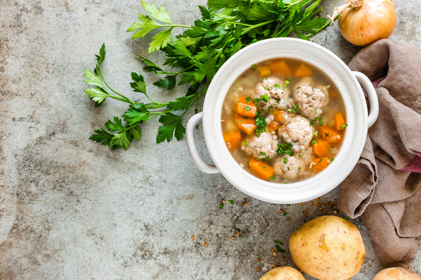 Buckwheat soup with meatballs